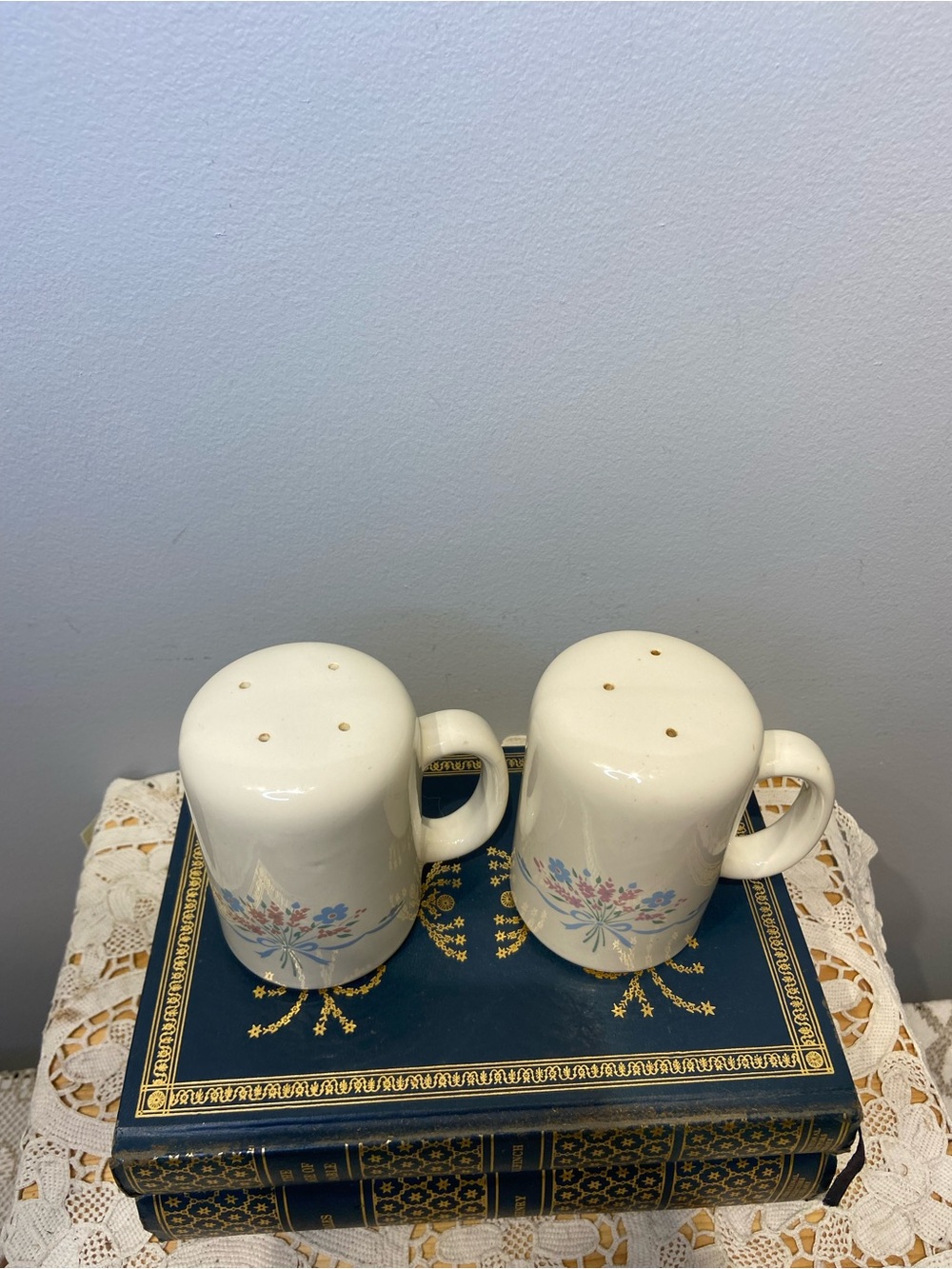 Vintage Ceramic Cottagecore Salt and Pepper - Picture 2 of 7
